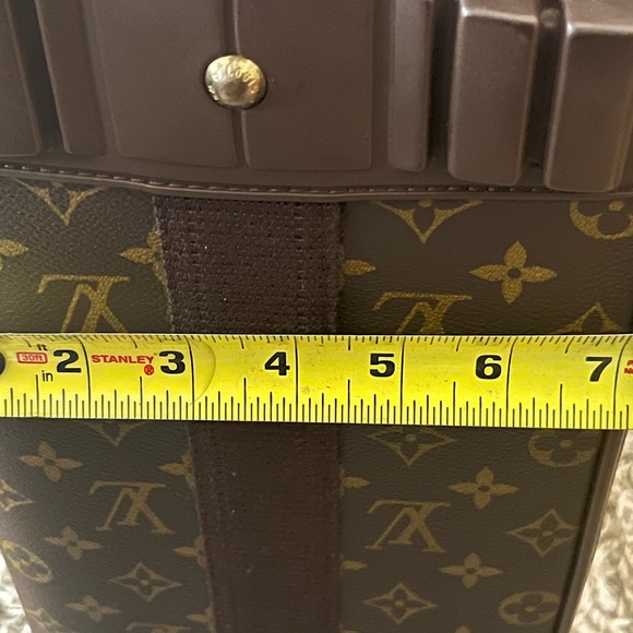 Pre-Loved LV Rolling Luggage - Picture 4 of 8